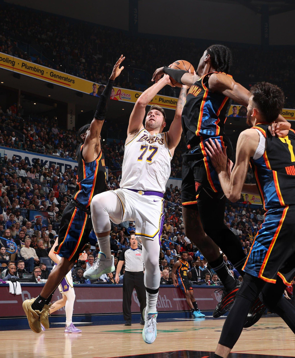 关于东契奇连续十二场比赛得分超过战术调整，曼联挑战极限！的信息九游官网